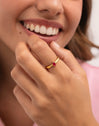 Anillo Alma Rosé Baño Oro - puesto en modelo
