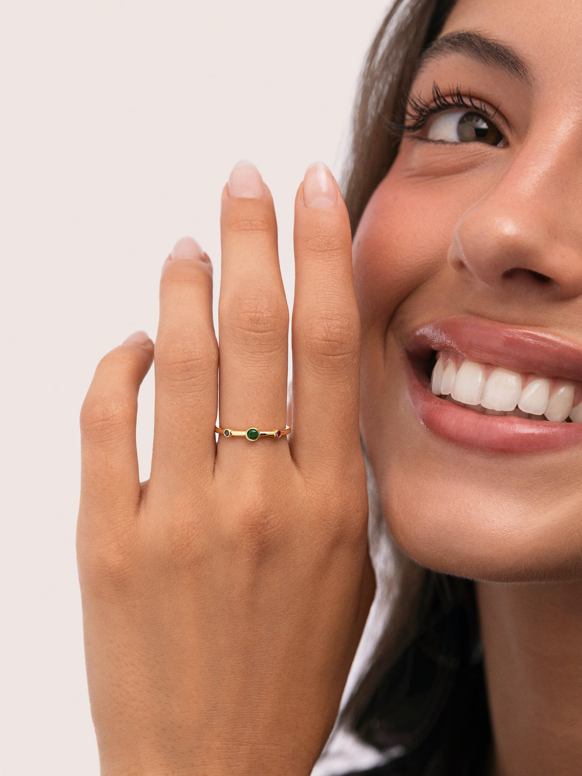 Anillo Leonor Prado Baño Oro - puesto en modelo