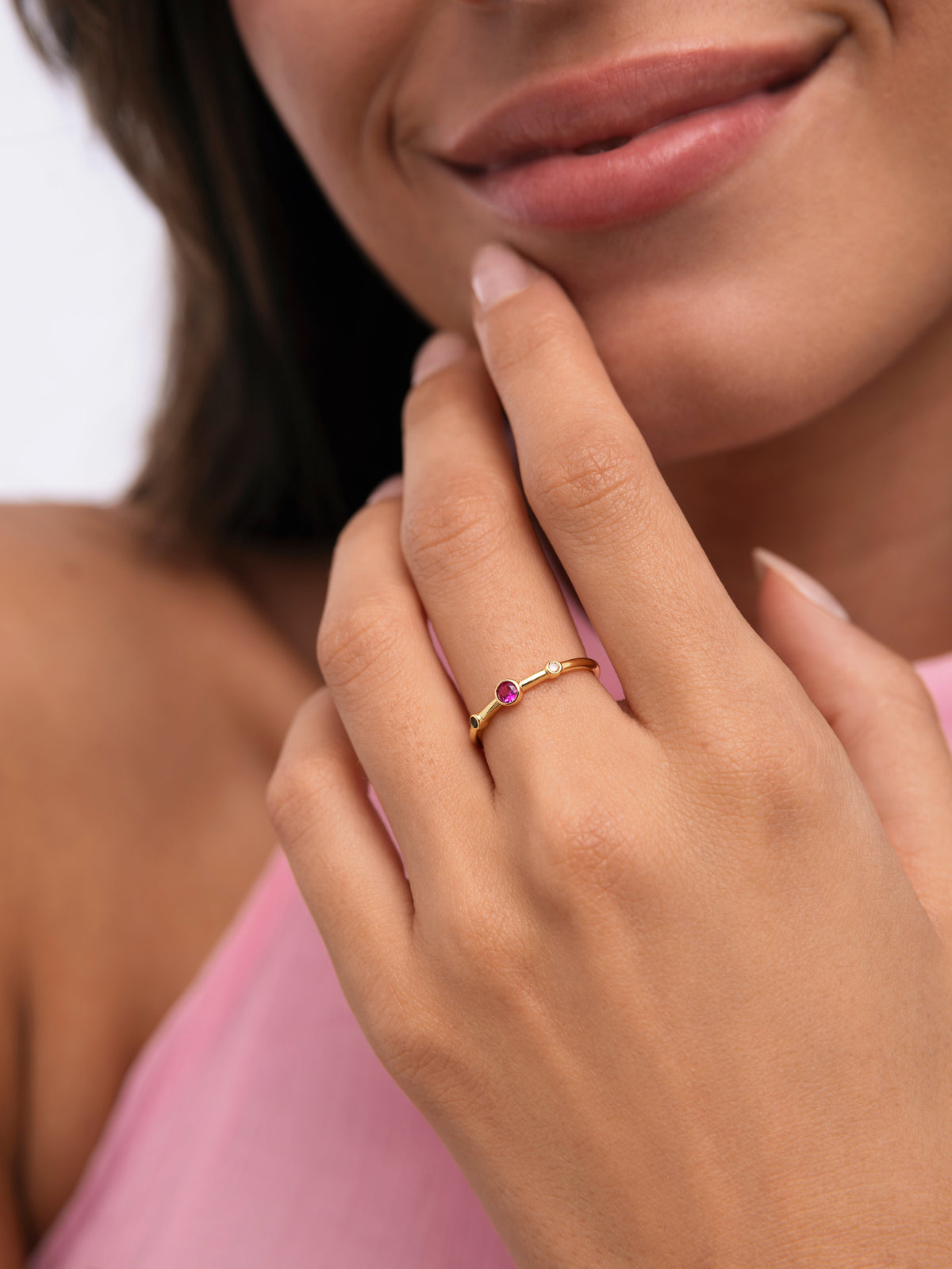 Anillo Leonor Rose Baño Oro - puesto en modelo