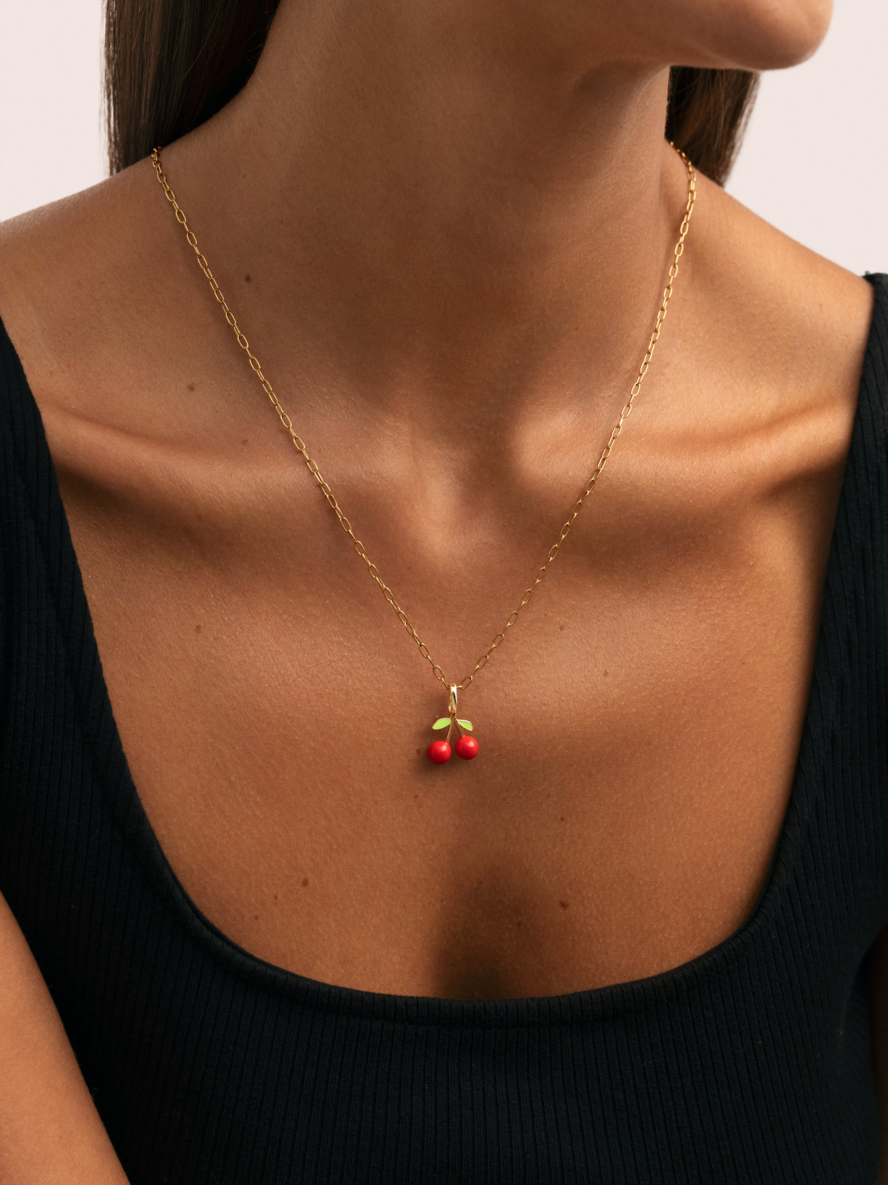 Charm Cereza Baño Oro