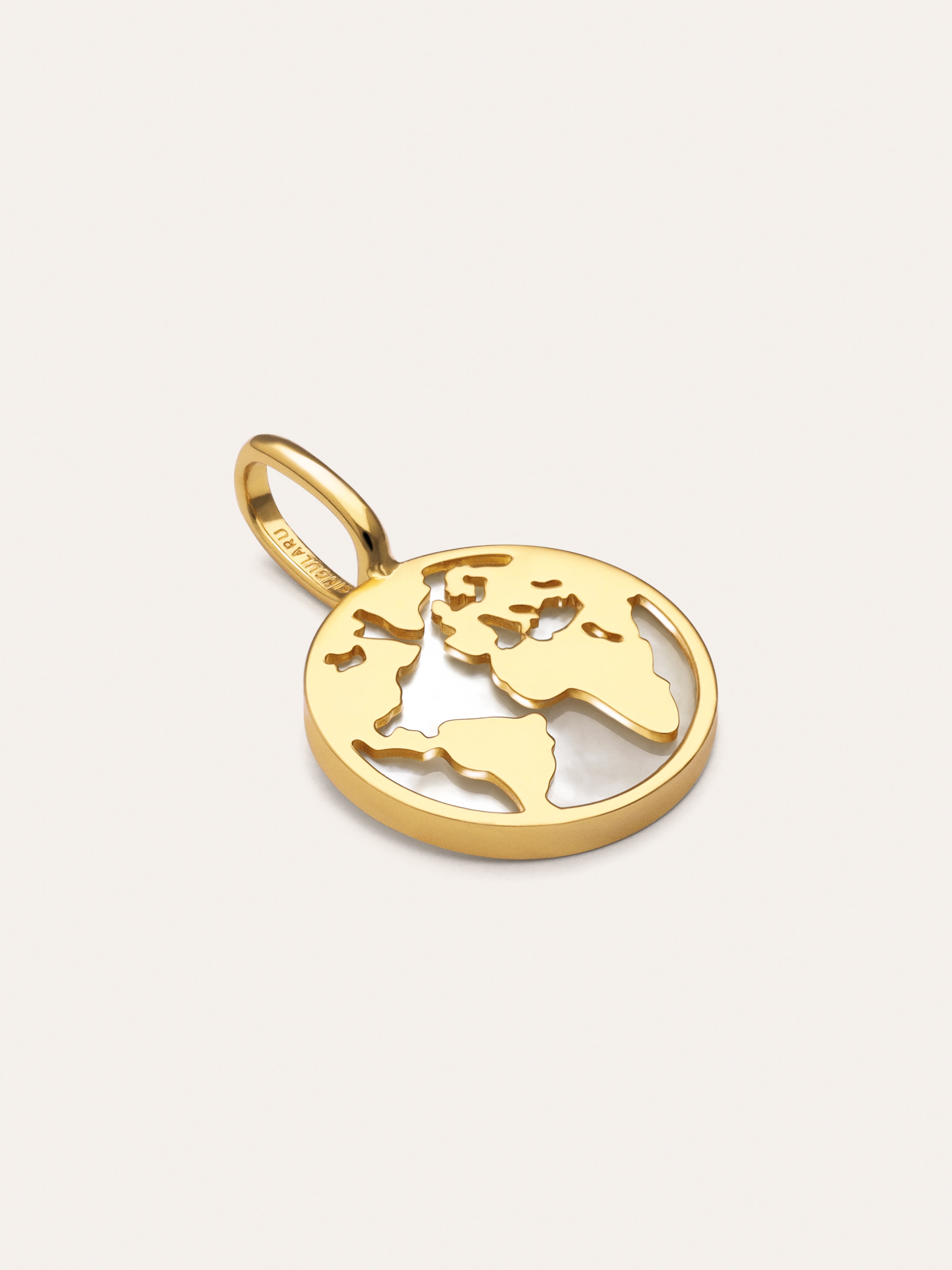 Charm Mundo Nácar Baño Oro