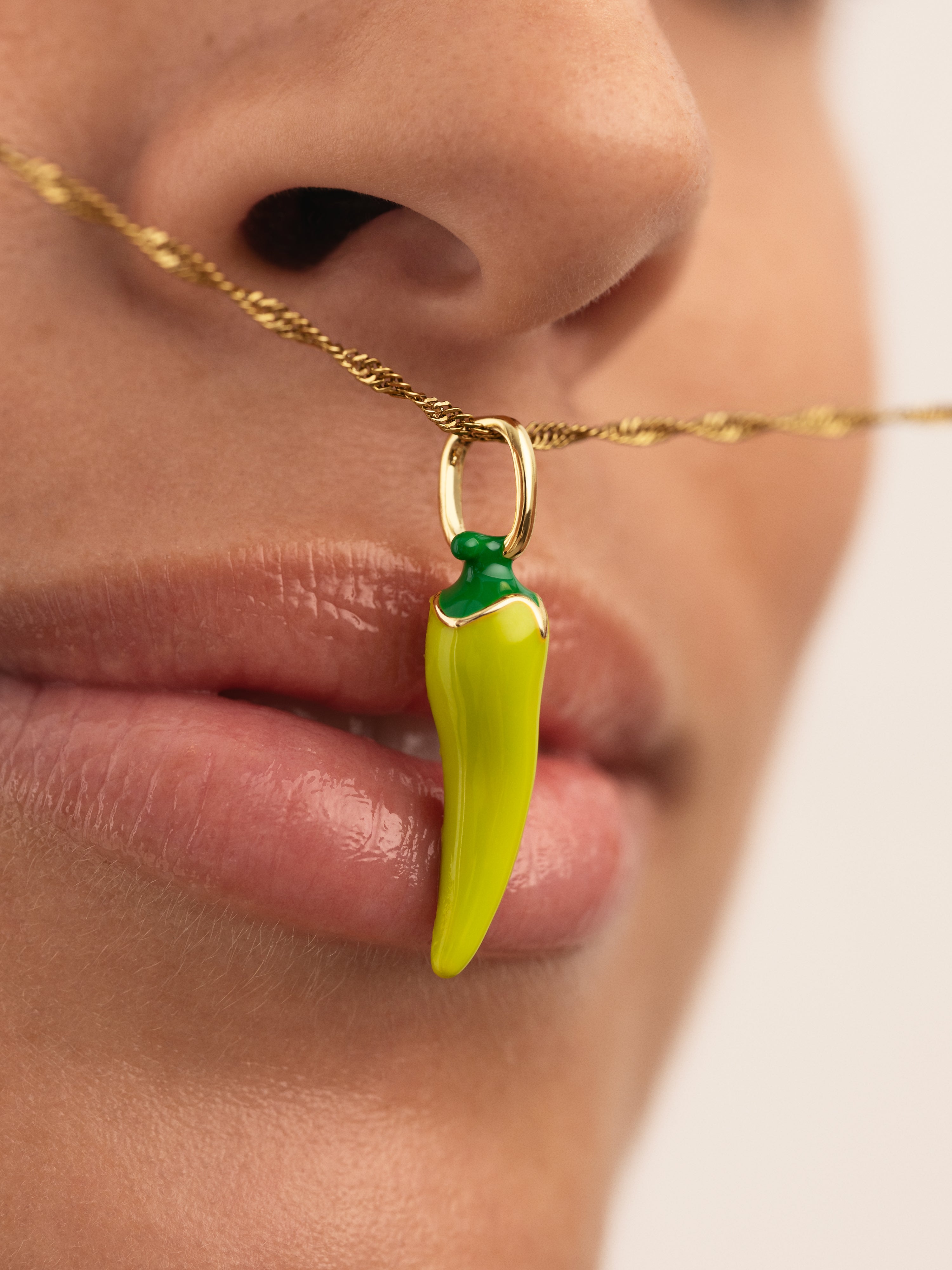 Charm Piparra Baño Oro