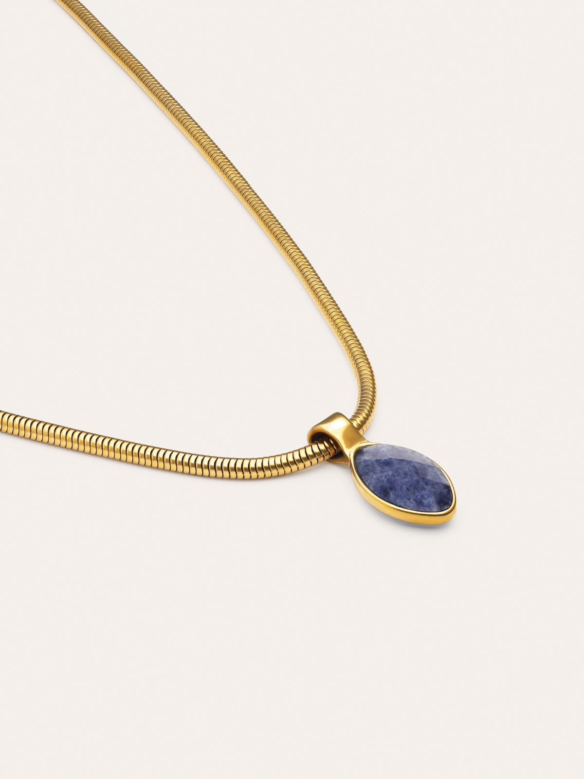 Imagen detalle de Alma Kyanite Steel Gold-Plated Necklace