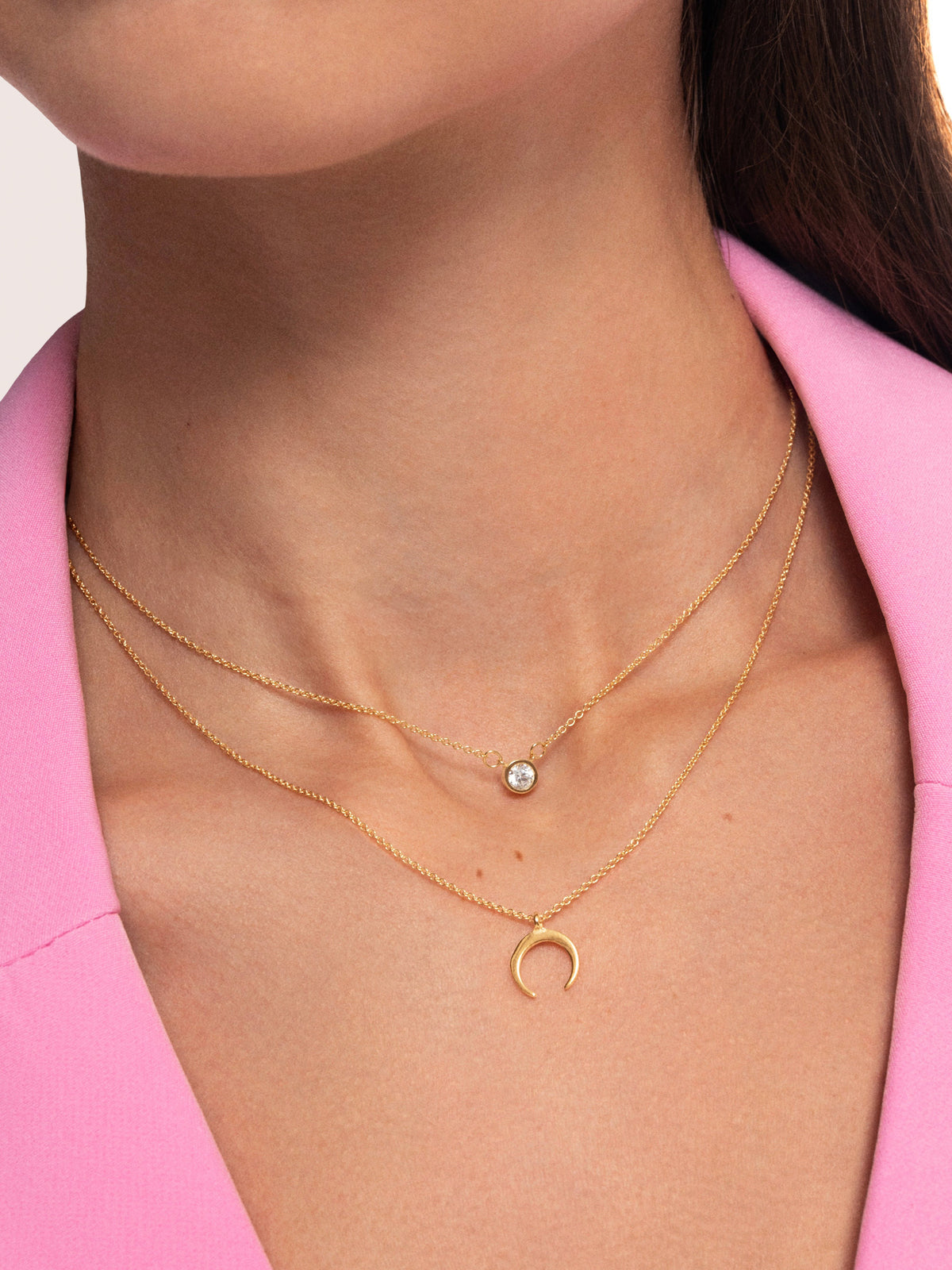 Pack of 2 Spark Necklaces + Mini Moonset Gold Plating - puesto en modelo