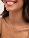 Duo Stars Necklace - puesto en modelo