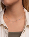 Collar Mini Spark Drop - puesto en modelo