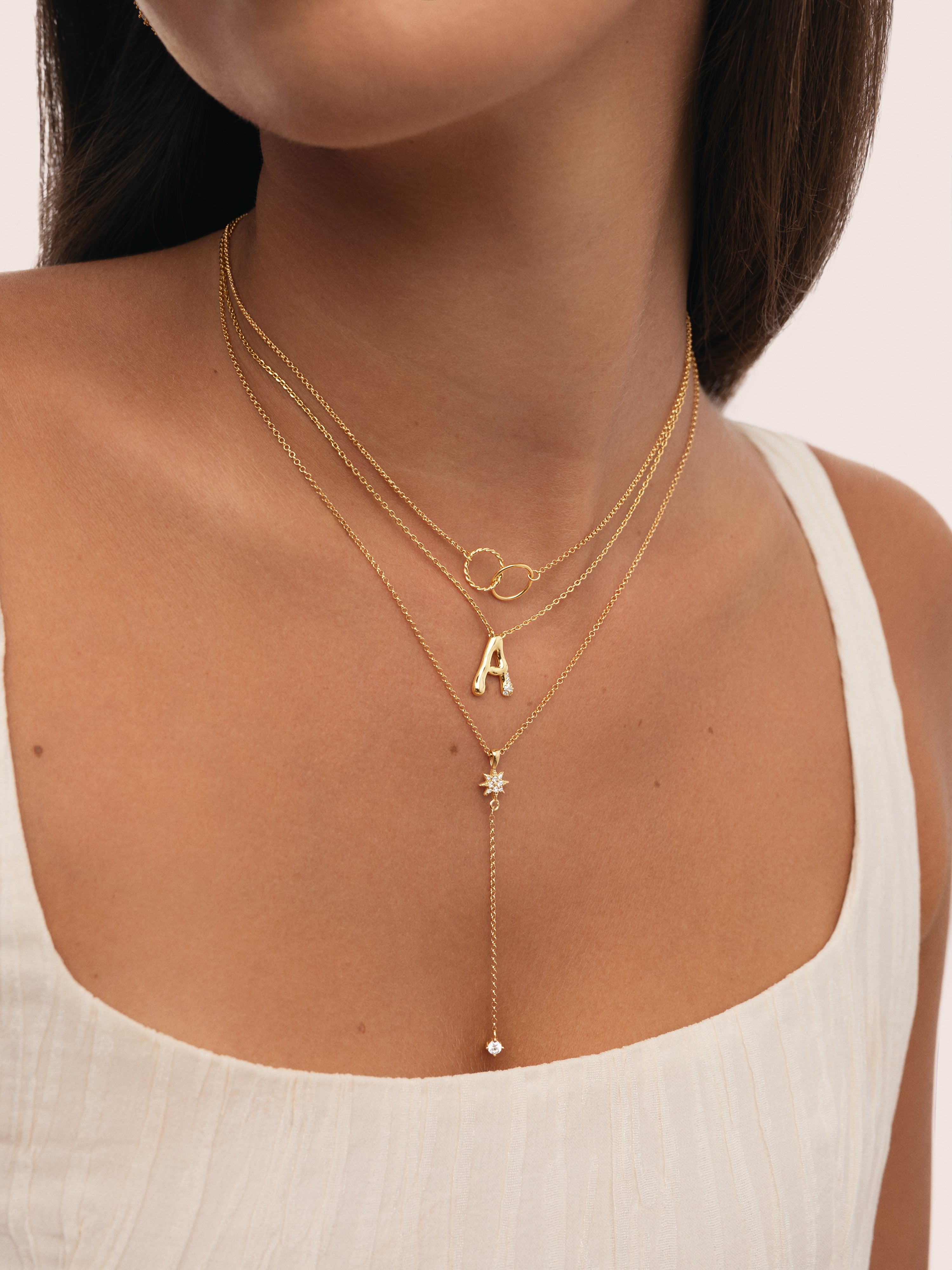 SINGULARU Collana Polar Star Y: Un Gioiello Stellato In Argento Placcato Oro 18kt E Zirconi, Perfetto Per Brillare In Ogni Occasione. Eleganza E Luminosità In Una Collana Unica.
