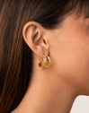 Boho Steel Gold-Plated Earrings - puesto en modelo