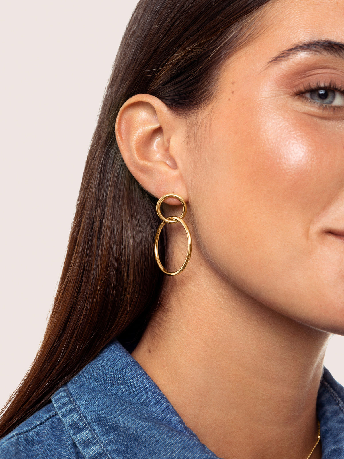 Pendientes Sister Acero Baño Oro - puesto en modelo