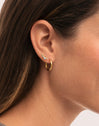 Bubbles Spark Gold-Plated Single Earring - puesto en modelo