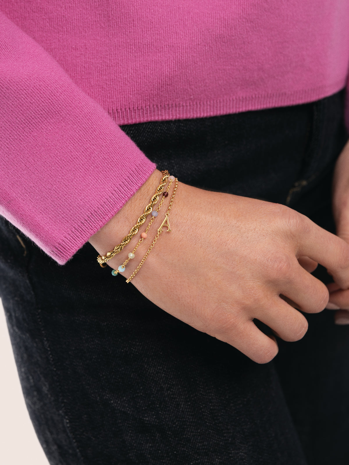 Pulsera Single Letter Acero Baño Oro - vista 4