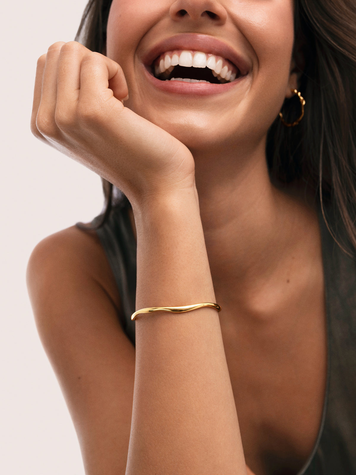 Dane Steel Gold-Plated Cuff Bracelet - vista 4