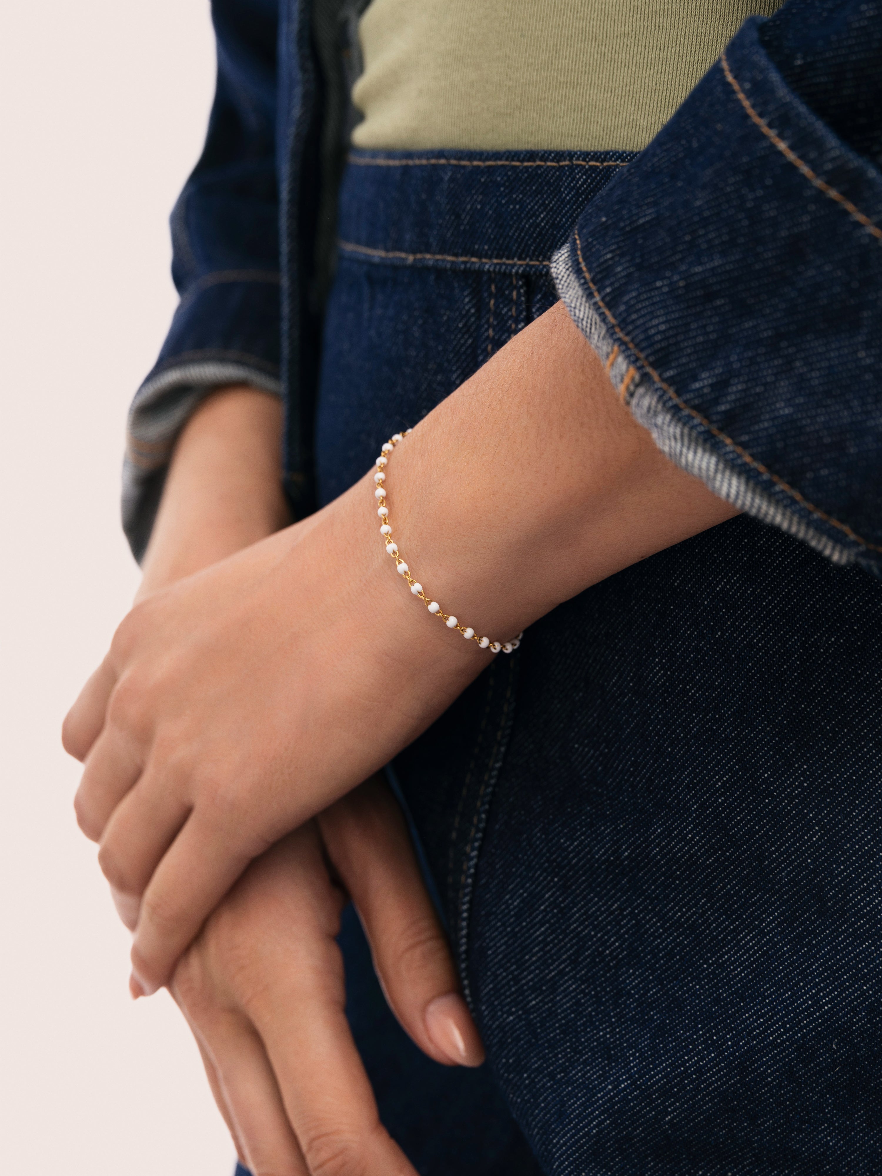 Pulsera Dots Enamel Blanco Acero Baño Oro