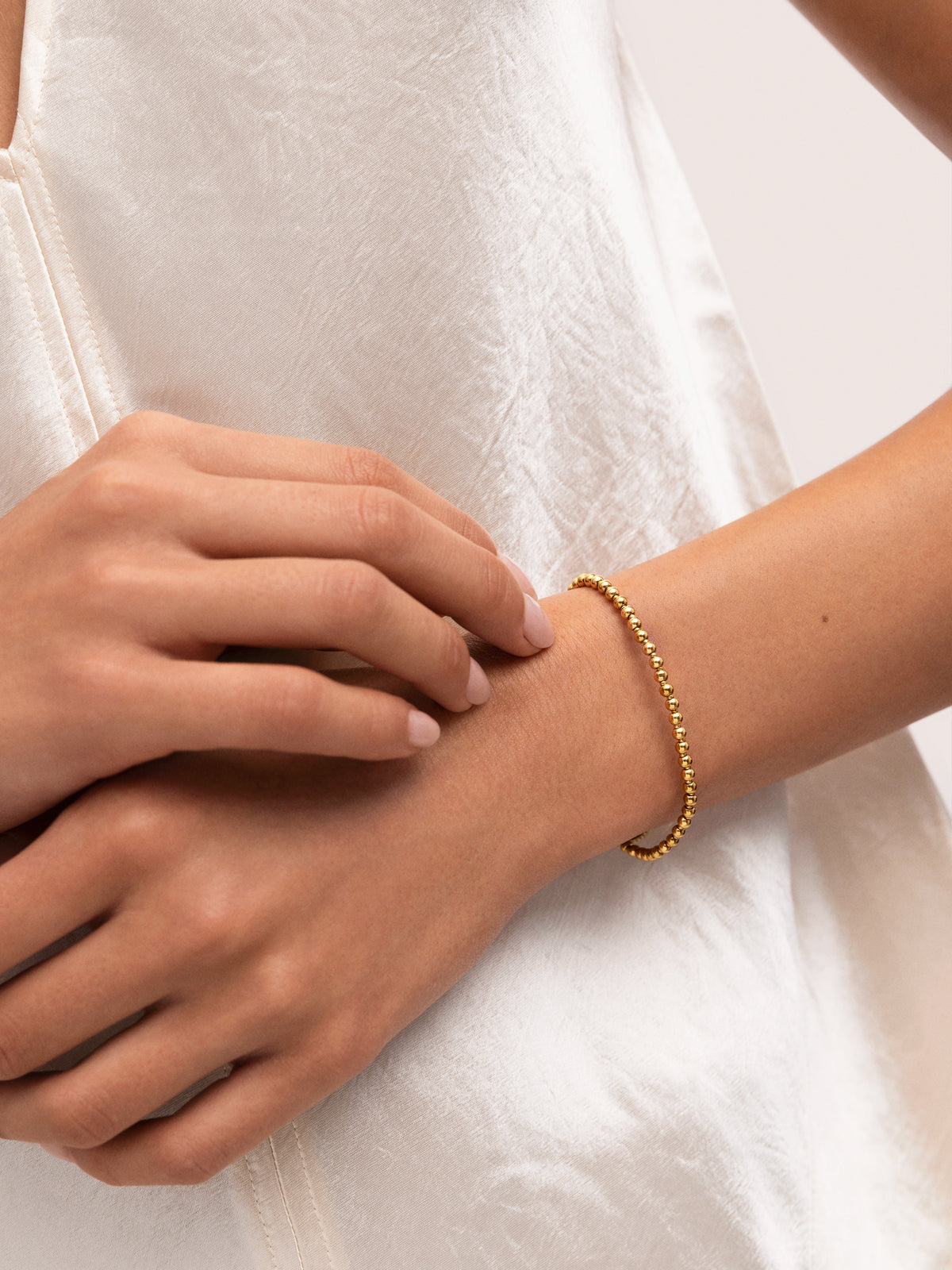 Rosary Bracelet Gold-Plated Steel - puesto en modelo