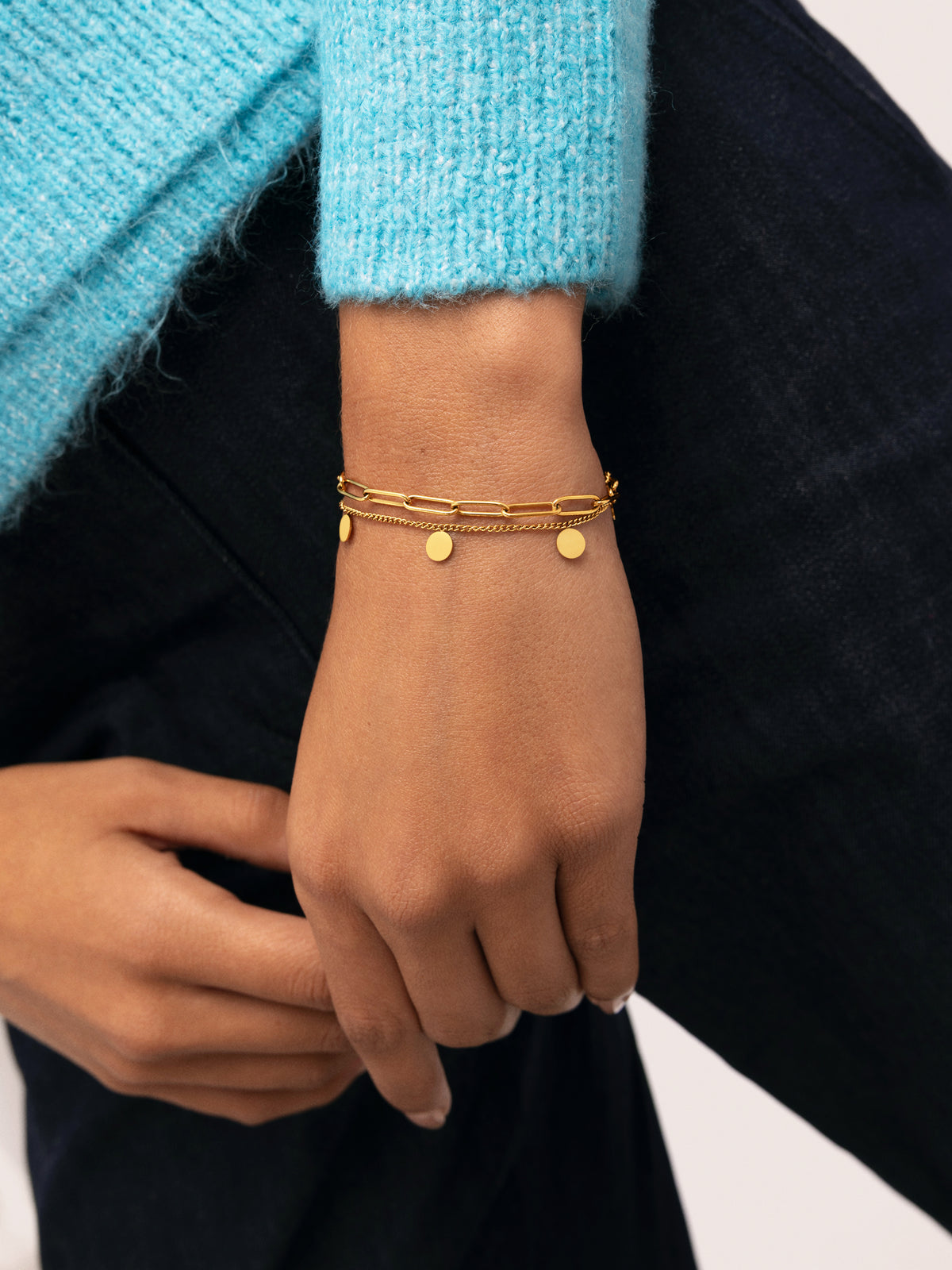 Pulsera Sienna Acero Baño Oro - puesto en modelo