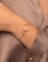 Pulsera Sister Acero Baño Oro - puesto en modelo