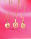 Mini Medallion Letter Acero Baño Oro