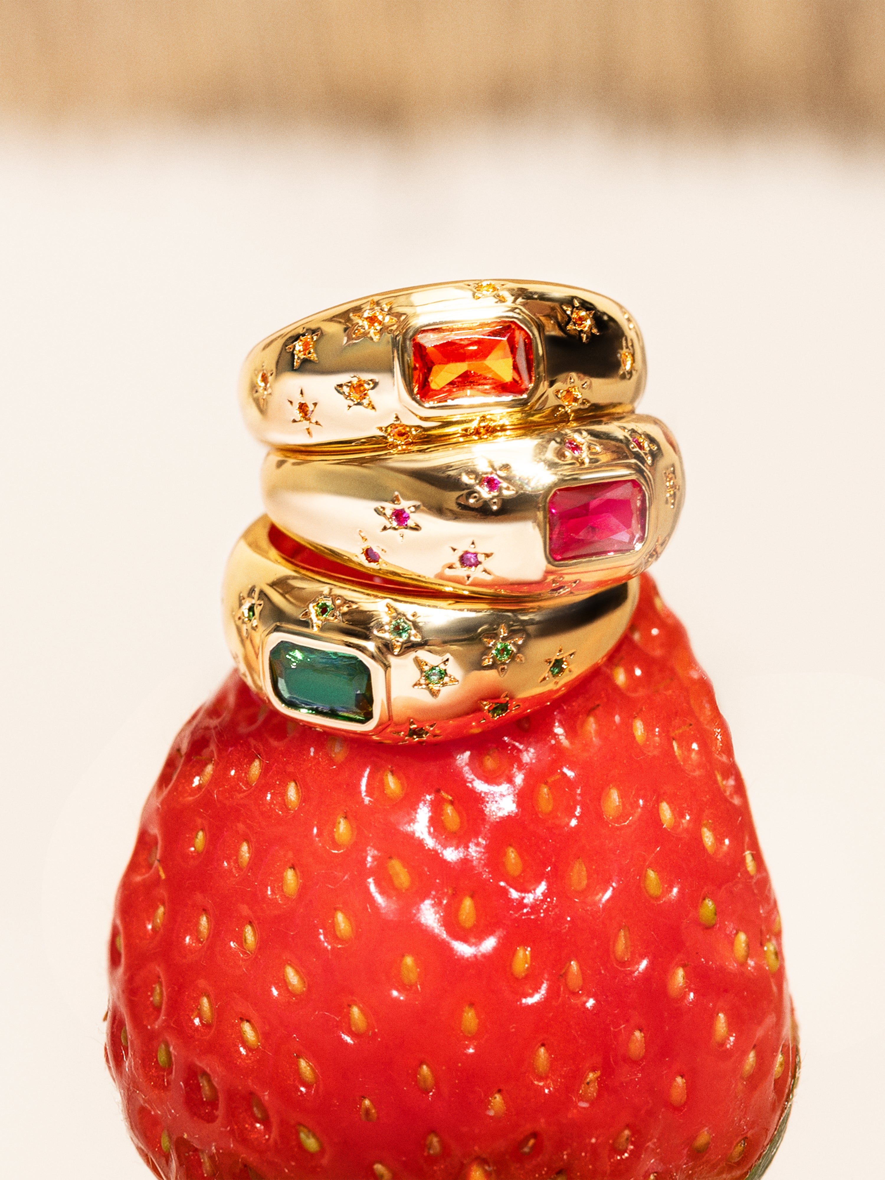 Anillo Charlotte Fucsia Baño Oro