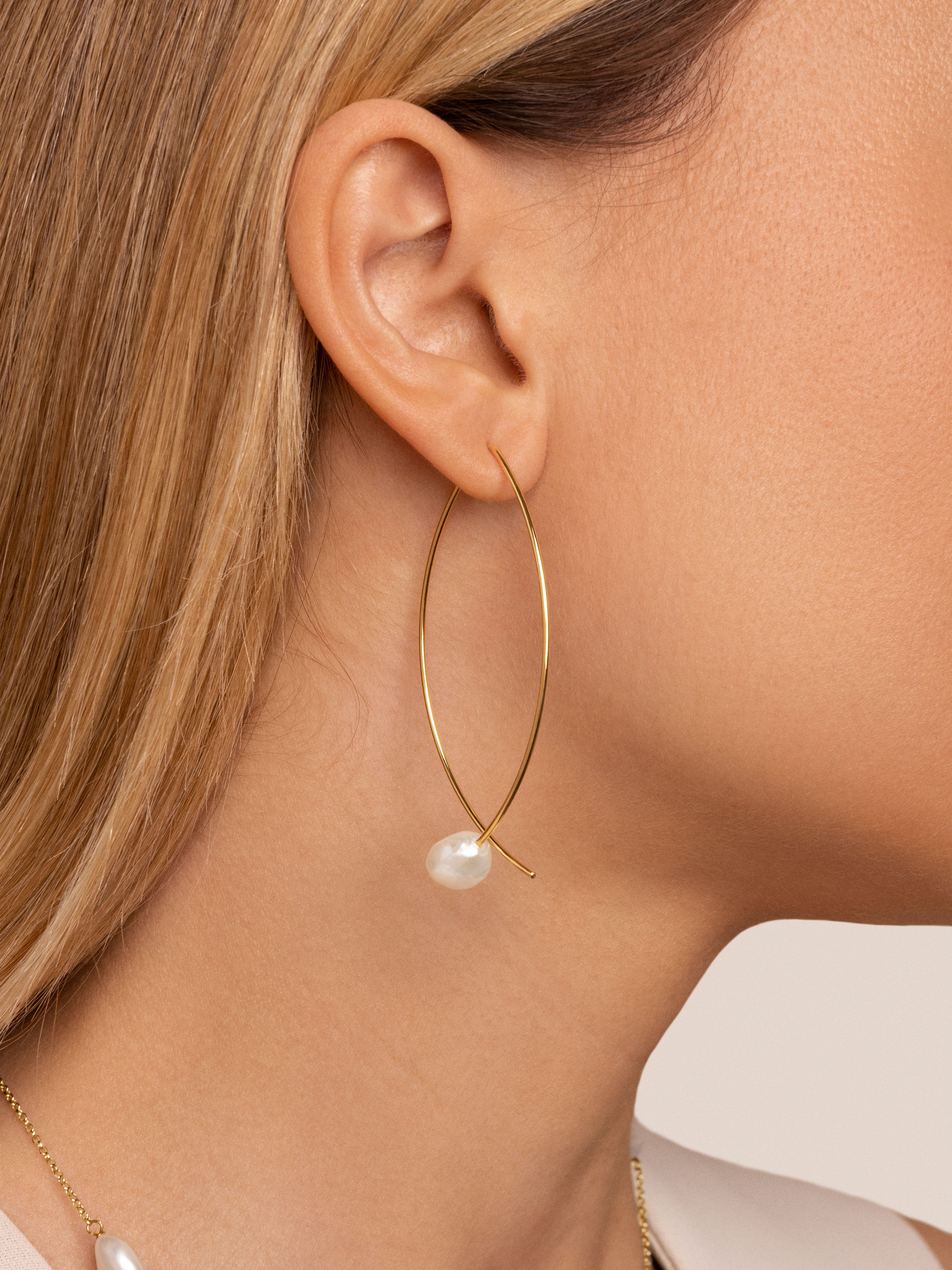 Arch Bean Pearl Gold Earrings 